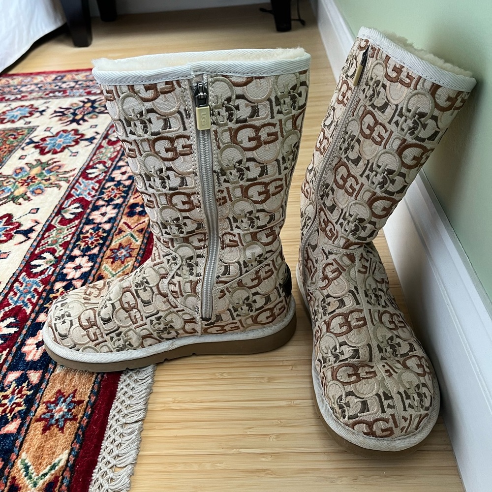 Vintage Uggs boots size 5